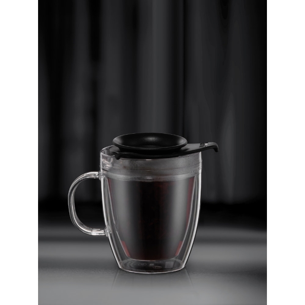 POUR OVER. Coffe filter and isothermal mug